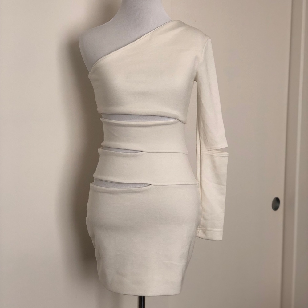 Bodycon dress with cutout at waist